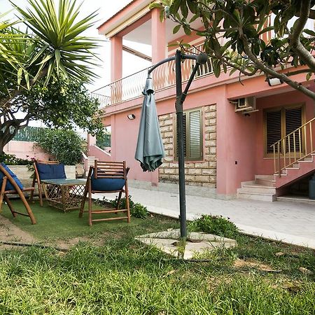 Bed and Breakfast La Rosa Del Deserto Scicli Exterior foto