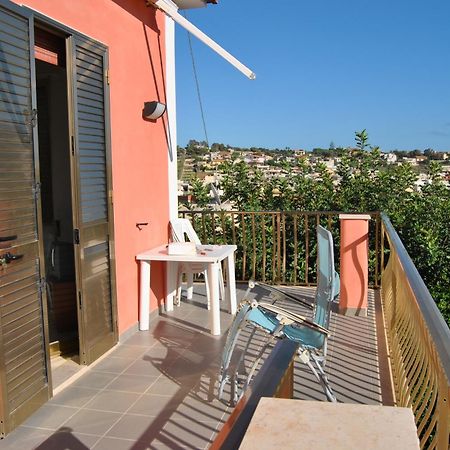 Bed and Breakfast La Rosa Del Deserto Scicli Exterior foto