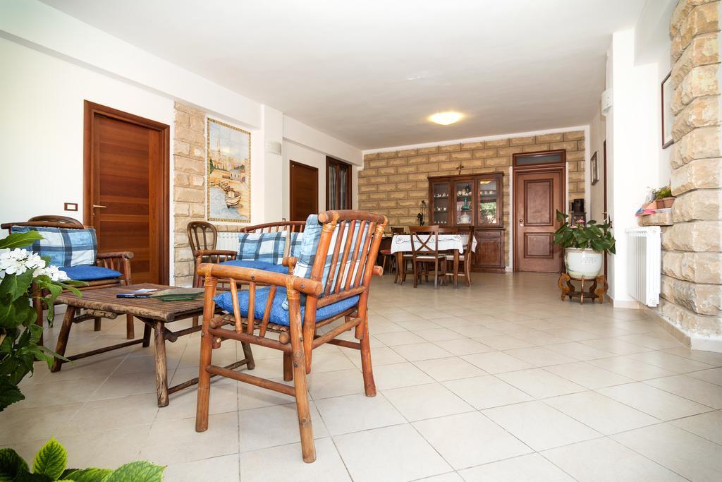 Bed and Breakfast La Rosa Del Deserto Scicli Exterior foto