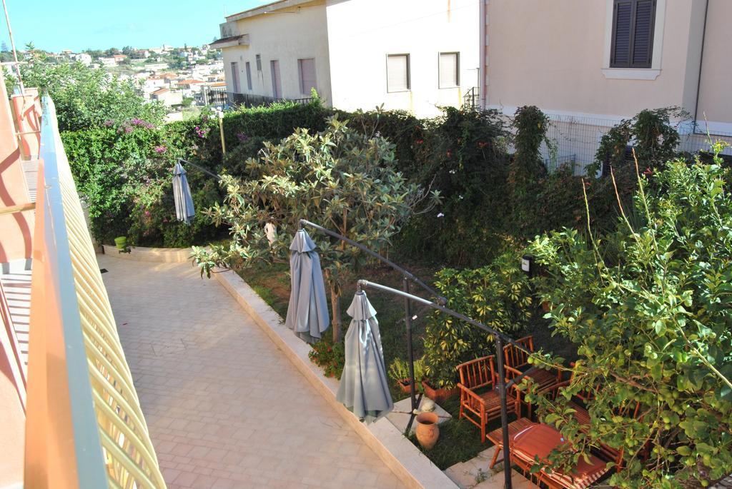 Bed and Breakfast La Rosa Del Deserto Scicli Zimmer foto
